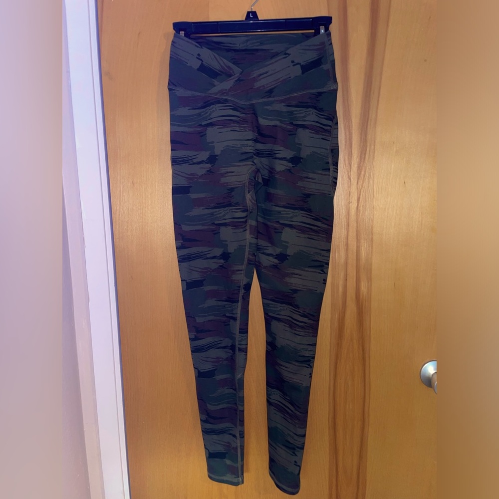 Alphalete Camo Leggings Size M